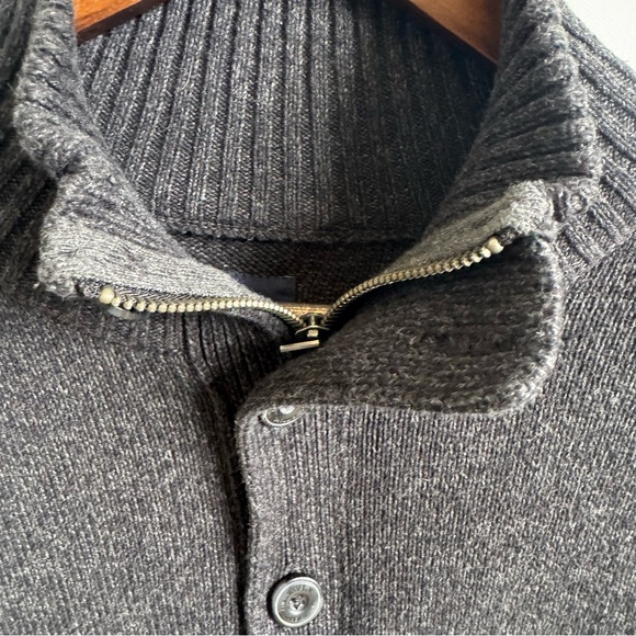 American Eagle Outfitters Charcoal Grey Sweater with Button Up Collar Size XS - Picture 4 of 5